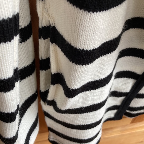 Black & White Knit Cardigan with pockets - Picture 4 of 4